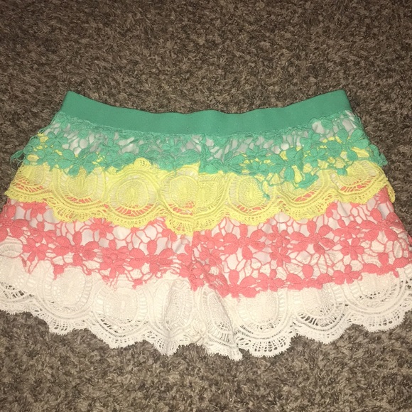 Lace shorts - Picture 2 of 3